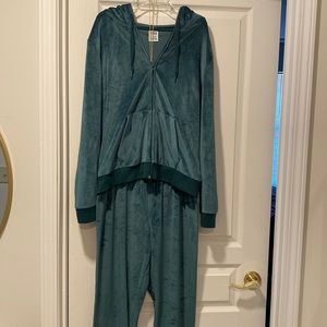 Victoria’s Secret Pink L & M Green Velour Sweatsuit